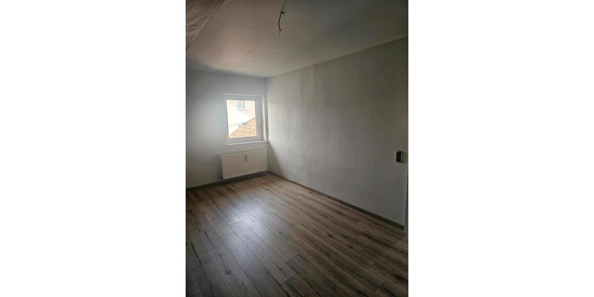 Dachgeschoßwohnung Windeck - 3 Zimmer, 85 m&sup2;, 980&euro; | Angebot:26044654