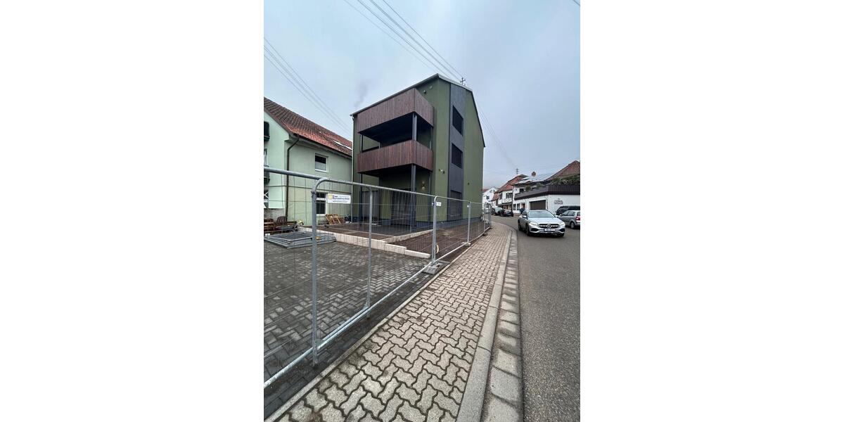 Erdgeschoßwohnung Ludwigshafen am Rhein Ludwigshafen-Hemshof - 2 Zimmer, 100 m&sup2;, 1.250&euro; | Angebot:24795429