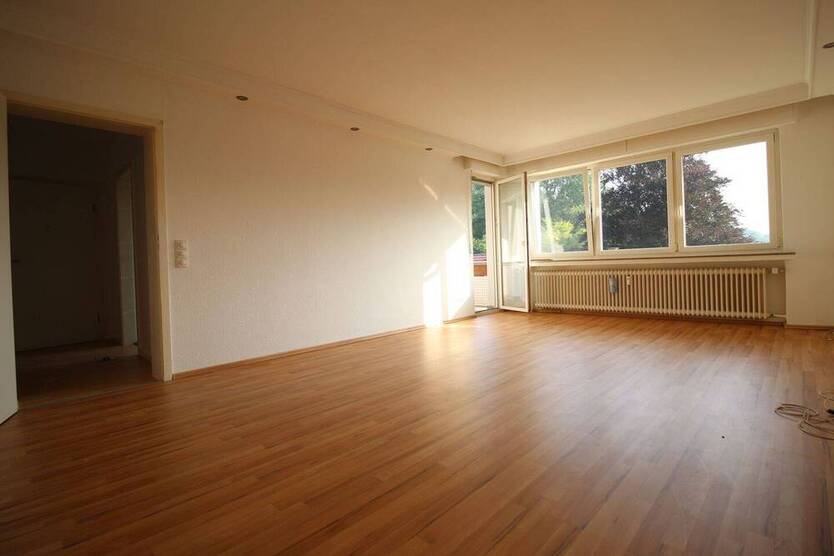 Ruhige Wohnlage über der Stadt - sonnige Wohnung mit Balkon am Waldrand