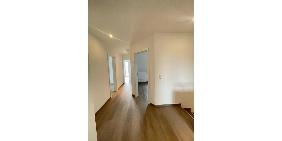 Doppelhaushälfte Zeven - 5 Zimmer, 130 m&sup2;, 1.200&euro; | Angebot:26014403