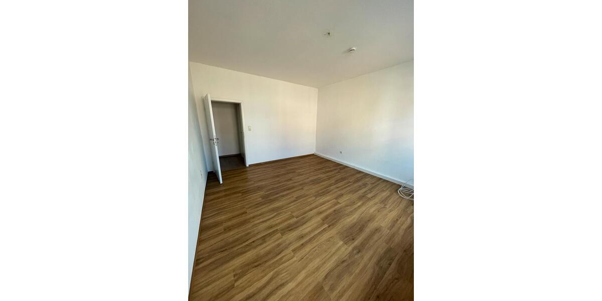 Etagenwohnung Eisenberg - 1 Zimmer, 63 m&sup2;, 400&euro; | Angebot:25935105