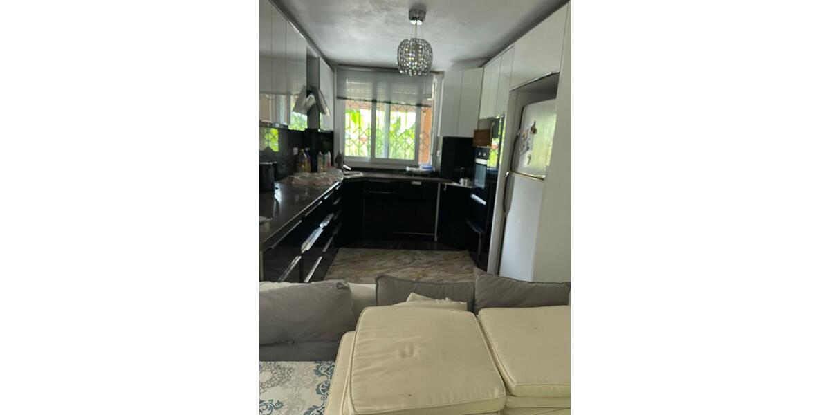 Etagenwohnung Grevenbroich - 6 Zimmer, 100 m&sup2;, 130&euro; | Angebot:26642921