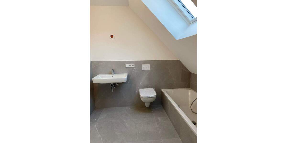 Wunderschöne Maisonette-Whg. in Alt-Junkersdorf mit Loggia - Anfragen per E-Mail - 4 zimmer