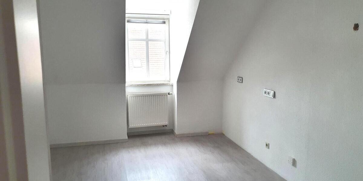 Schicke Dachgeschosswohnung in zentrumsnahe Lage - Dachgeschoßwohnung Wittichenau | Angebot:25430806