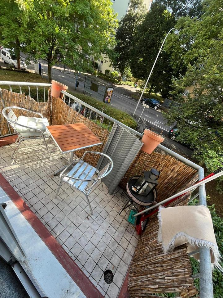 St. Johann: Helles 1,5 -Zimmer-Apartment mit Balkon