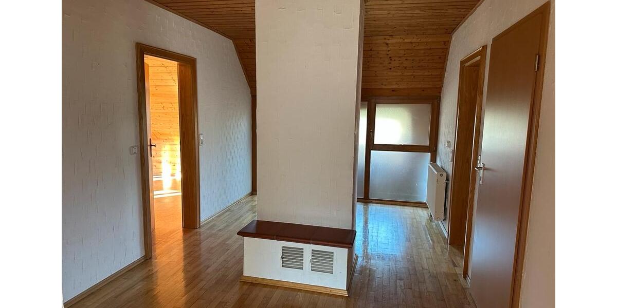 Dachgeschoßwohnung Geiselwind - 3 Zimmer, 80 m&sup2;, 550&euro; | Angebot:25852688