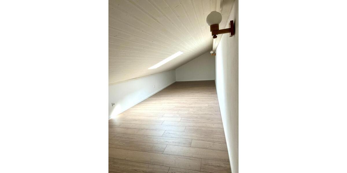 Dachgeschoßwohnung Bergen - 1.5 Zimmer, 64 m&sup2;, 890&euro; | Angebot:26613871