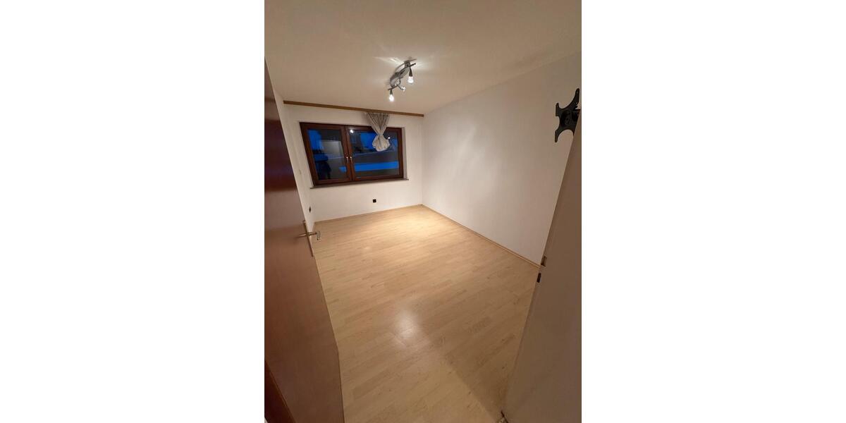 Etagenwohnung Gaildorf - 3 Zimmer, 87 m&sup2;, 800&euro; | Angebot:24886408