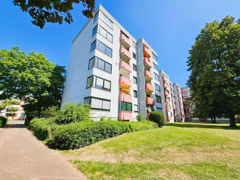 Helle, renovierte 3-Zi.-Wohnung mit Balkon im Altwarmbüchen 3 zimmer