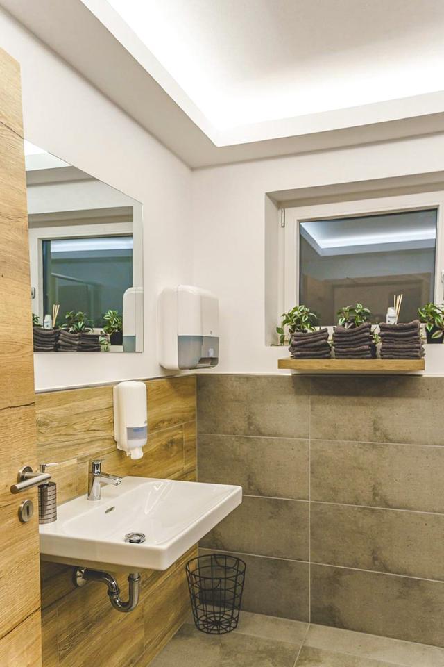 Attraktives, voll ausgestattetes Lokal im Herzen von Berg zimmer
