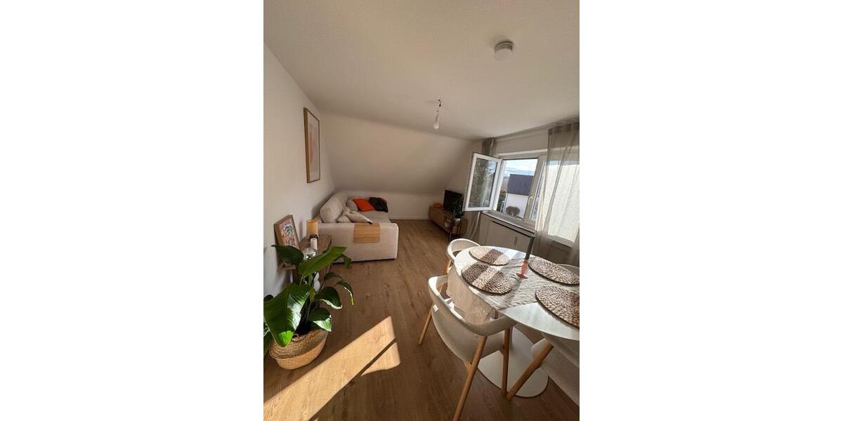 Dachgeschoßwohnung Stuttgart Luginsland - 2.5 Zimmer, 60 m&sup2;, 780&euro; | Angebot:25267189