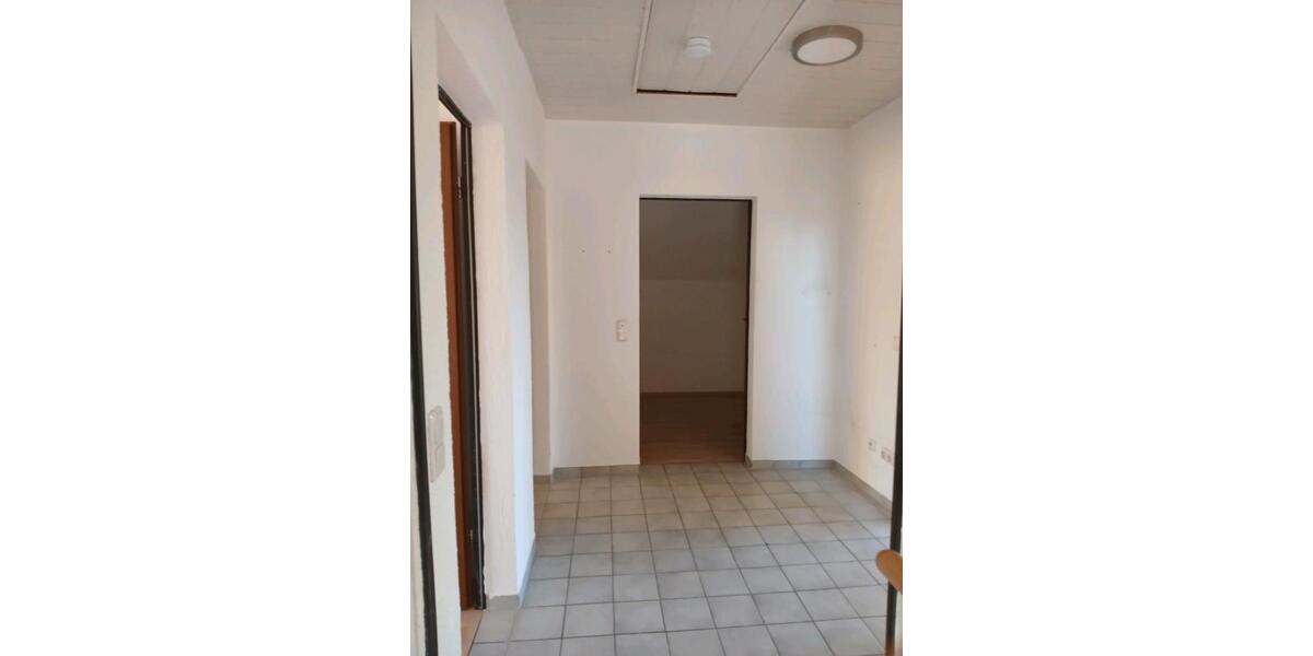 Dachgeschoßwohnung Babenhausen - 3.5 Zimmer, 95 m&sup2;, 1.100&euro; | Angebot:26560732