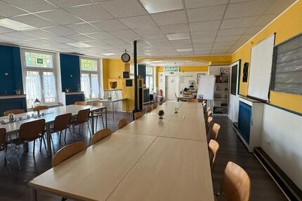 Gewerbeimmobilie mit Gastro-Küche und Veranstaltungsraum zimmer