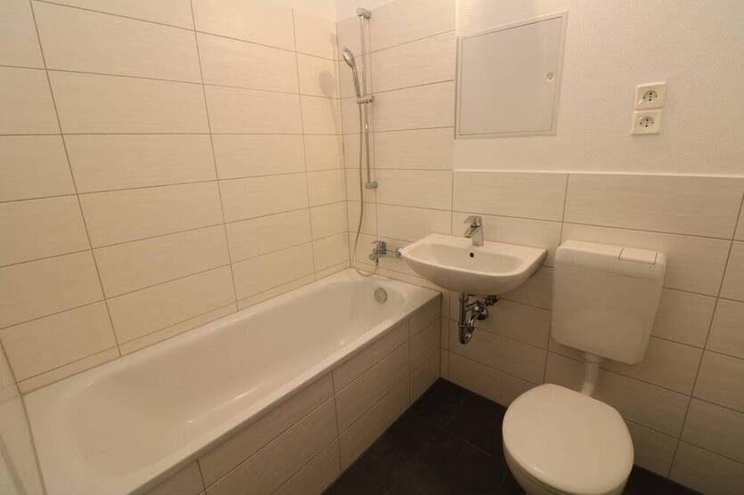 Kinderlachen willkommen...sanierte 4-Raum-FamilienWohnung mit Balkon!!!