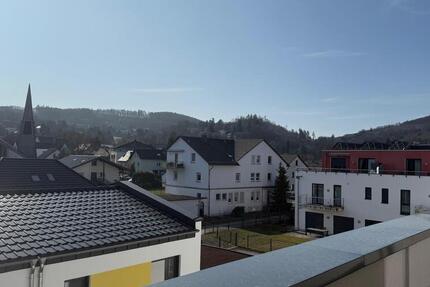 *EXKLUSIVES 2,5 Zimmer-PENTHOUSE  *AUFZUG  *TIEFGARAGE * BARRIEREFREI *ERSTBEZUG