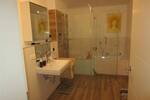 Exkl. neuwertige 3 Zimmer-Wohnung mit Balkon, zwischen Rosenheim & WB (mit 2 x Tiefgarage & Top-Einbauküche)