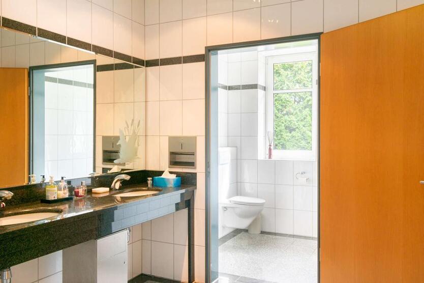 Großzügige Gewerbefläche mit flexibler Raumaufteilung und Wohnoption. Obj. 8989 zimmer