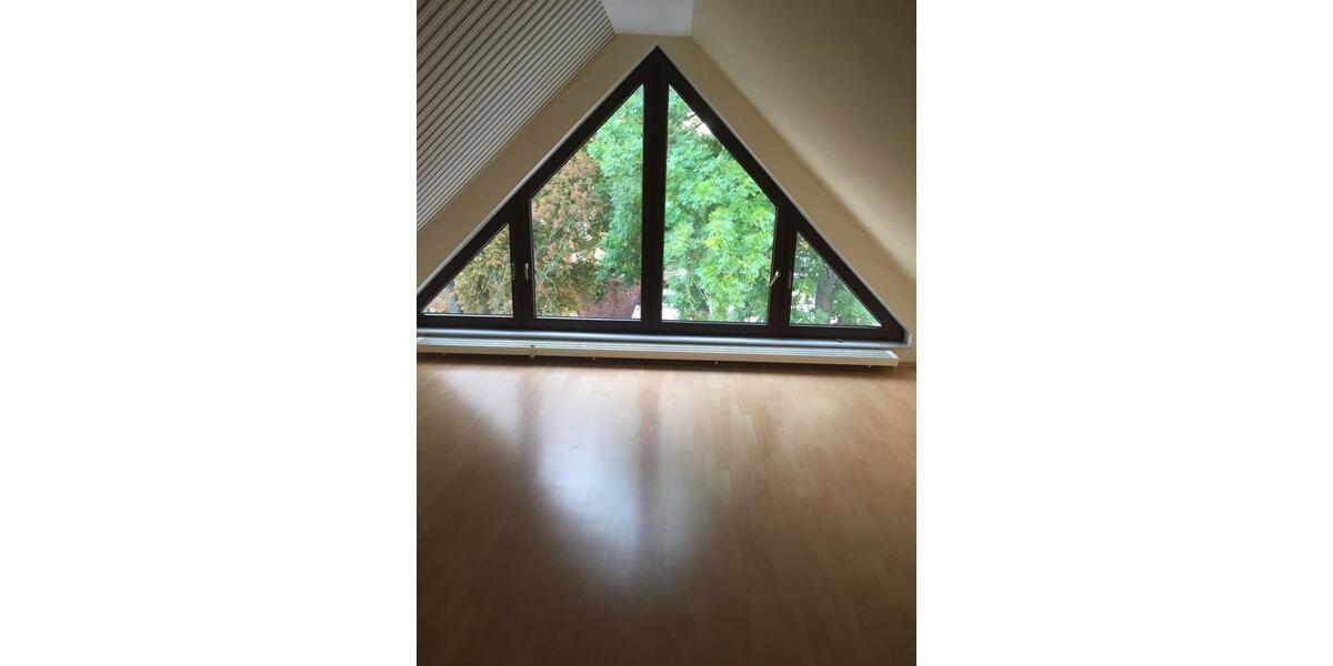 Dachgeschoßwohnung Schönebeck (Elbe) - 1 Zimmer, 28 m&sup2;, 180&euro; | Angebot:25023251