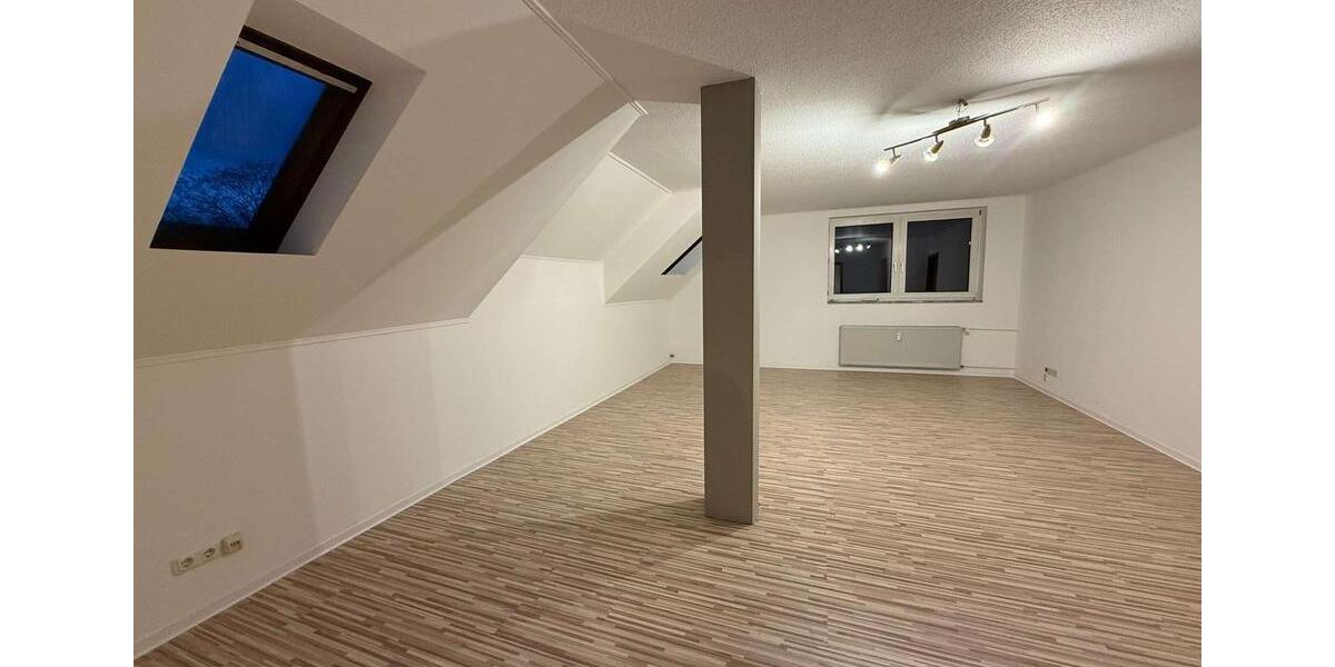 Dachgeschoßwohnung Lage - 2 Zimmer, 61 m&sup2;, 461&euro; | Angebot:23565697