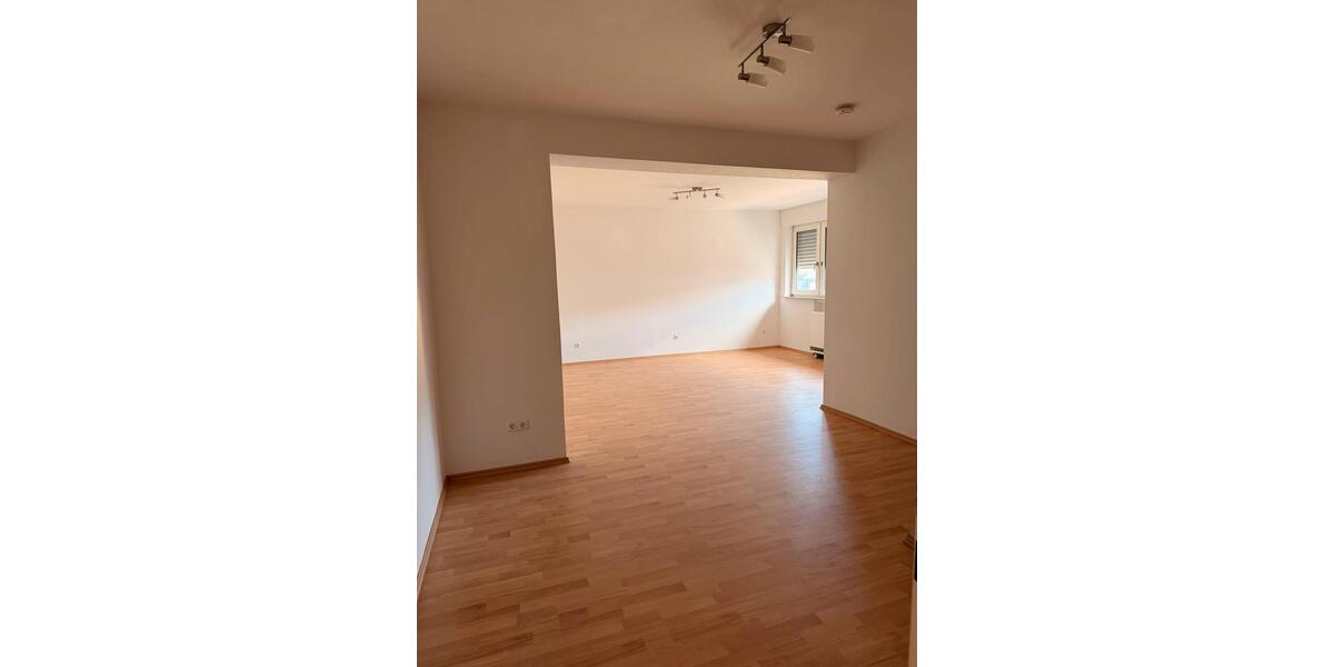 Dachgeschoßwohnung Taunusstein - 3 Zimmer, 85 m&sup2;, 1.100&euro; | Angebot:26283664