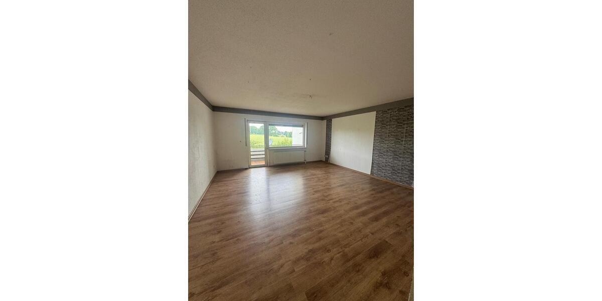 Erdgeschoßwohnung Lage - 3 Zimmer, 82 m&sup2;, 396&euro; | Angebot:25171457