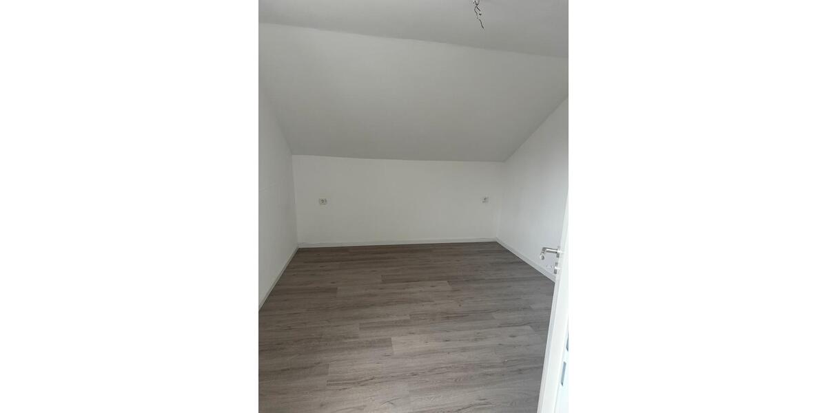 Etagenwohnung Siegen Kaan-Marienborn - 4 Zimmer, 115 m&sup2;, 950&euro; | Angebot:26618918