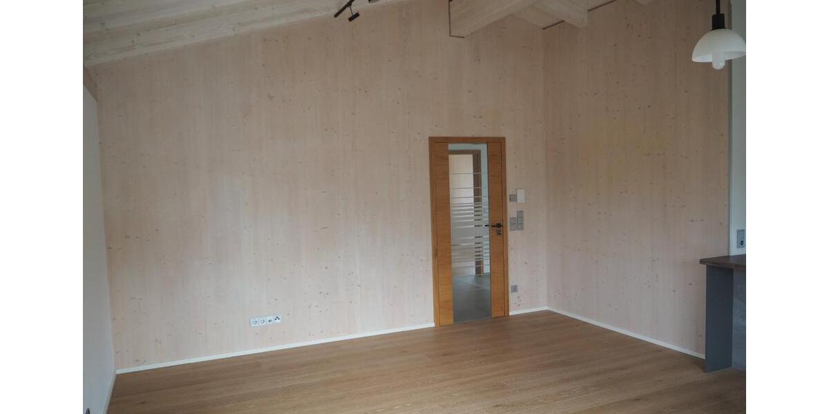 Dachgeschoßwohnung Weiden in der Oberpfalz - 3 Zimmer, 92 m&sup2;, 1.150&euro; | Angebot:25839193