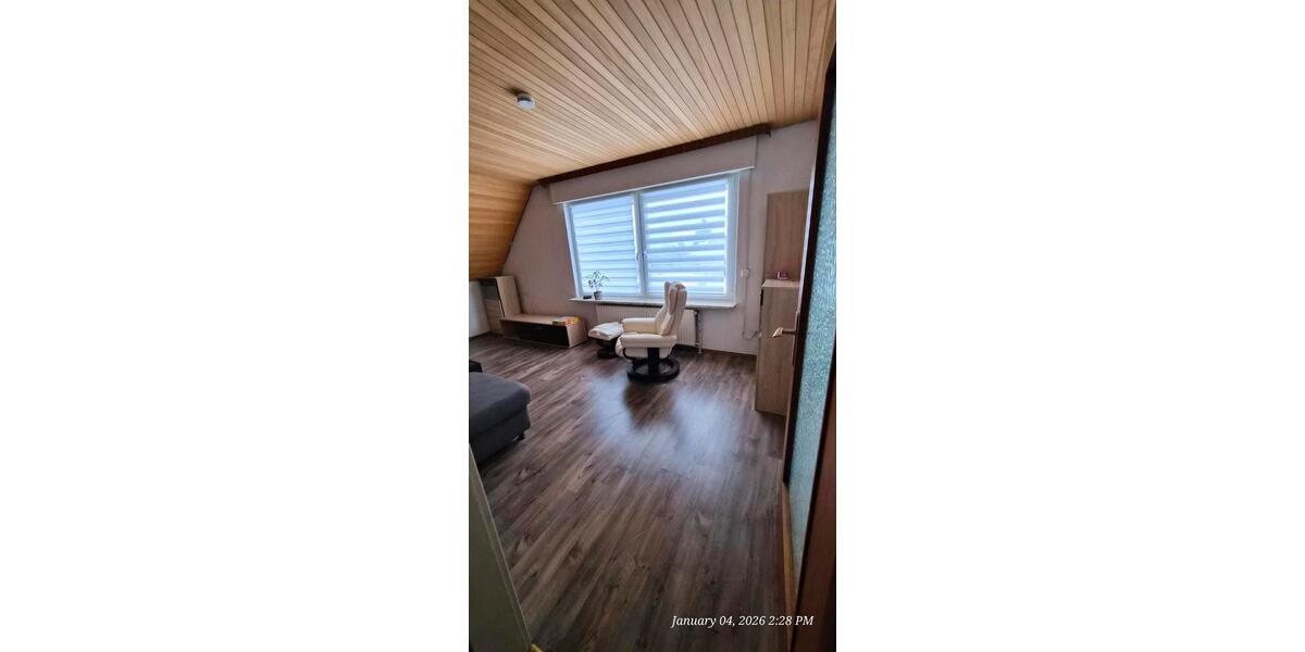 Dachgeschosswohnung zu Vermieten 4 zimmer