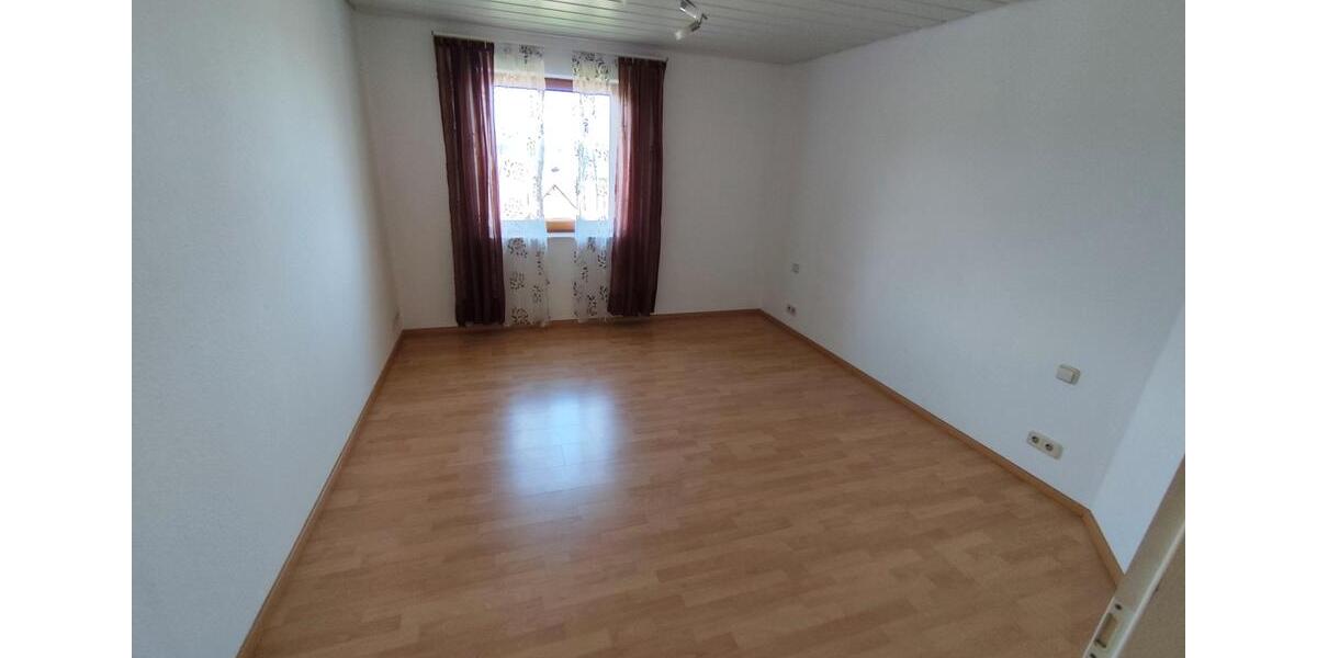 Dachgeschoßwohnung Neuenbürg - 3.5 Zimmer, 85 m&sup2;, 1.230&euro; | Angebot:26050720