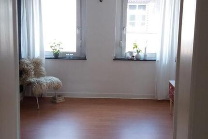 2 zusammenhängende, helle, schöne Zimmer (35qm) in 110qm 2er WG 2 zimmer