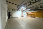 Zentrale Gewerbeeinheit mit hoher Halle, Werkstatt & Büro – in de zimmer