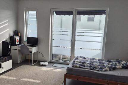Helle 1 Zimmer mit Einbauküche und Balkon