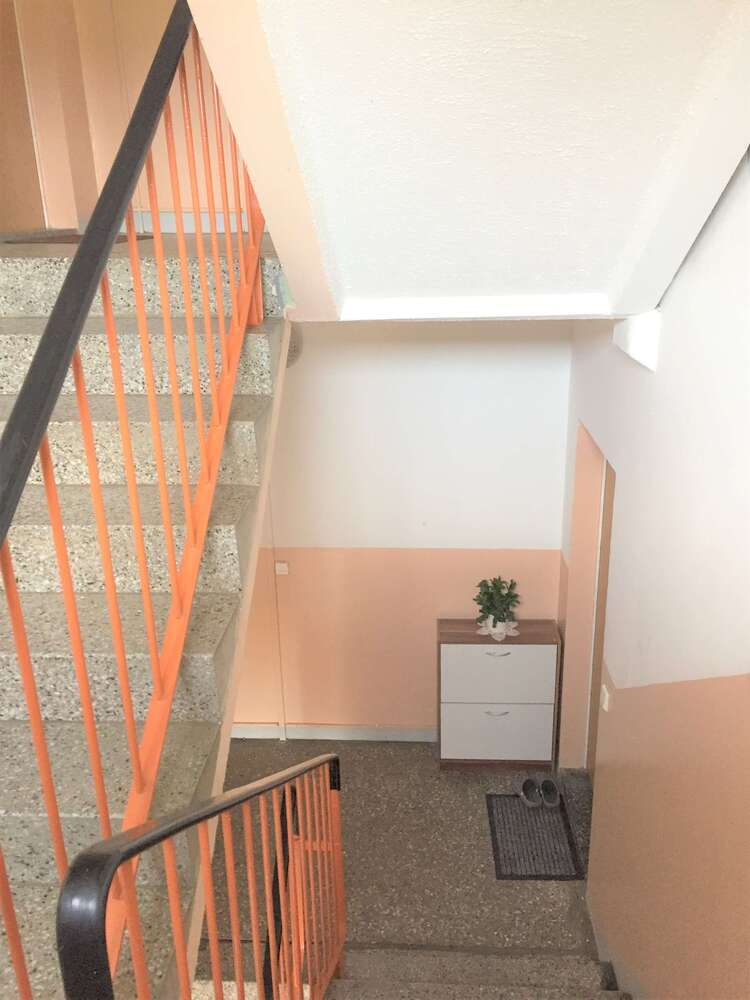 Für den gehobenen Anspruch -frisch renoviert. Gut geschnittene 4 Zimmer mit Balkon und Einbauküche!
