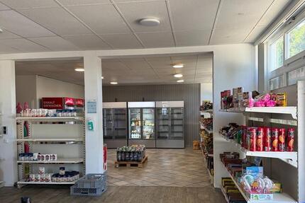 Gewerbefläche im Zentrum von Ahlhorn mit Terrasse, Parkplätzen zimmer