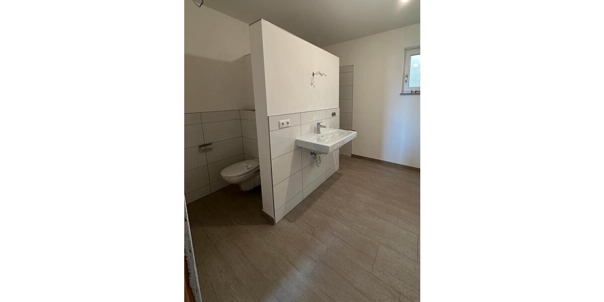 Erdgeschoßwohnung Cham - 3 Zimmer, 110 m&sup2;, 1.050&euro; | Angebot:25902241