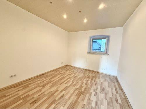 Einfamilienhaus Floß - 7 Zimmer, 182 m&sup2;, 1.590&euro; | Angebot:26139599