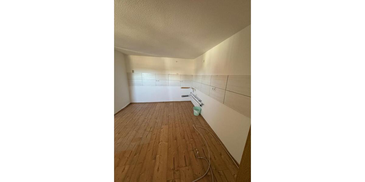 Dachgeschoßwohnung Teuchern - 5 Zimmer, 100 m&sup2;, 850&euro; | Angebot:26532602