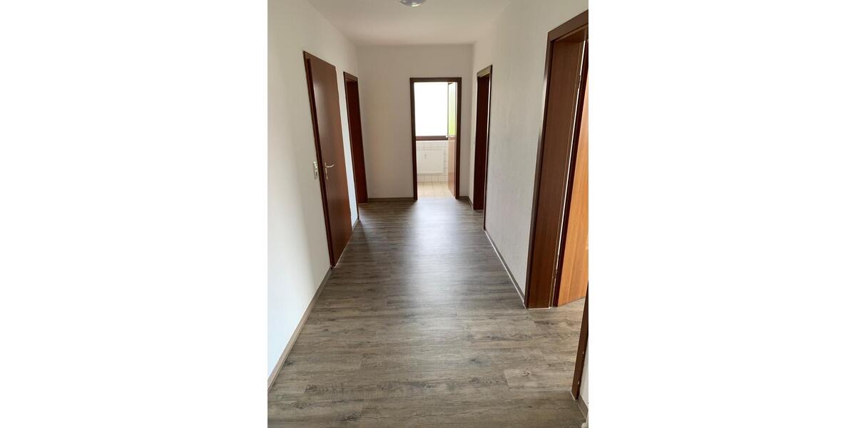 Erdgeschoßwohnung Freihung - 3 Zimmer, 85 m&sup2;, 685&euro; | Angebot:26636152