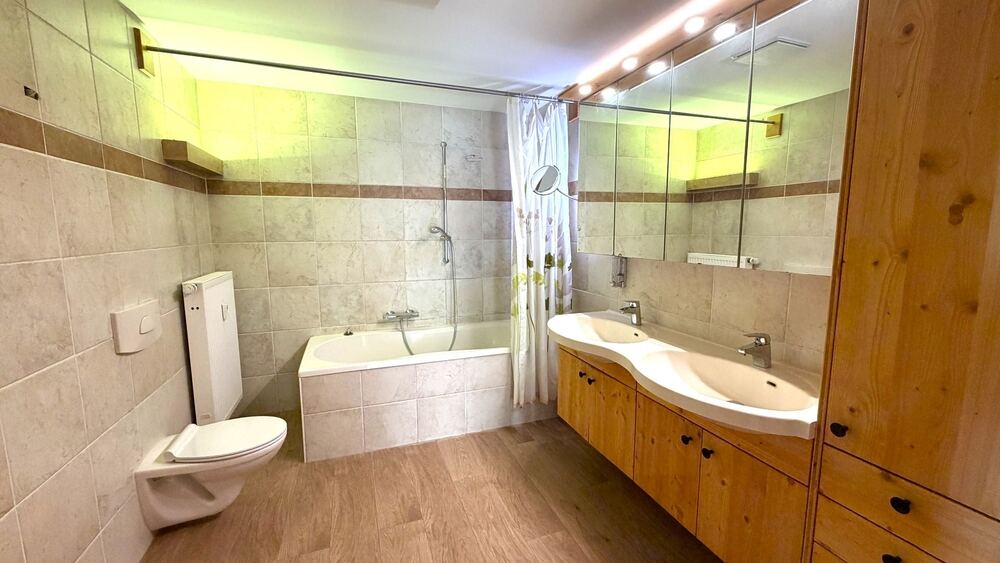 Zentral gelegene 3-Zimmer Wohnung im Dachgeschoss mit Einbauküche - Dachgeschoßwohnung Mittweida Rößgen | Angebot:27207669