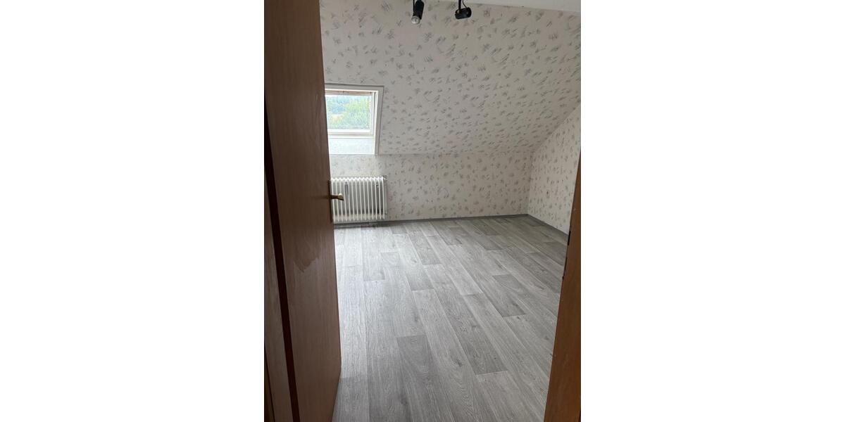Dachgeschoßwohnung Hessisch Oldendorf - 3 Zimmer, 80 m&sup2;, 800&euro; | Angebot:24378129