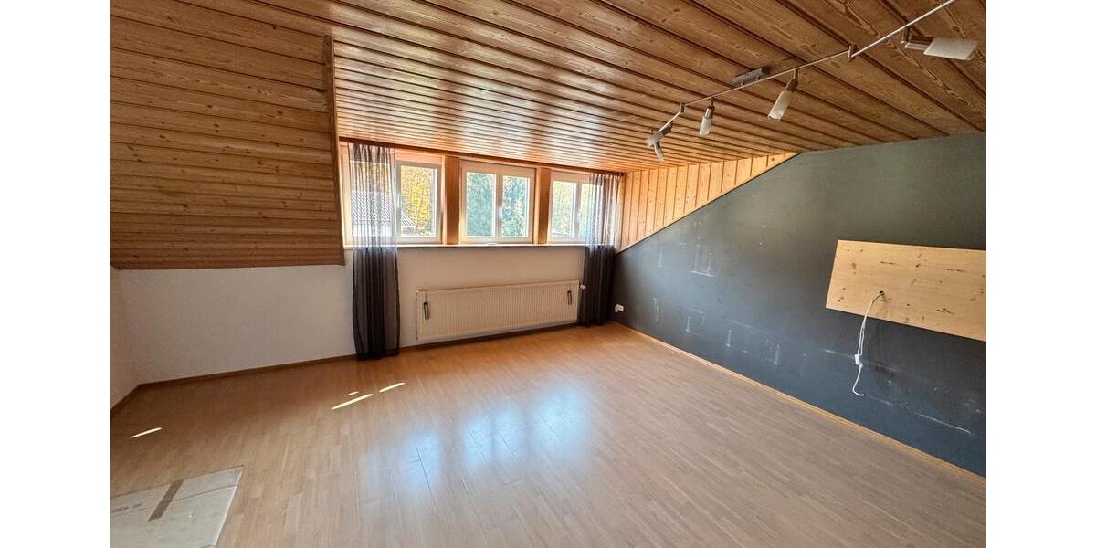 Dachgeschoßwohnung Passau Maierhof - 4 Zimmer, 120 m&sup2;, 1.150&euro; | Angebot:25895002
