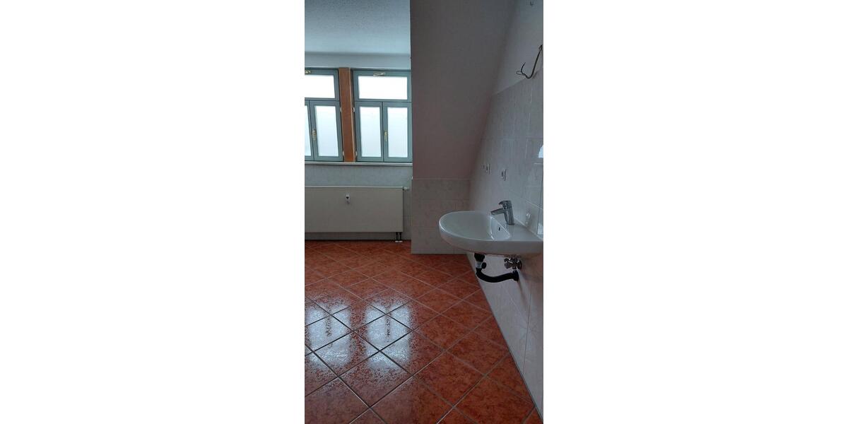 Dachgeschoßwohnung Sangerhausen - 2 Zimmer, 71 m&sup2;, 480&euro; | Angebot:24658613