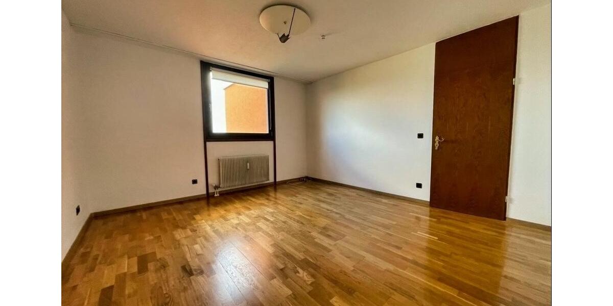 Dachgeschoßwohnung Nürnberg Gaismannshof - 4.5 Zimmer, 127 m&sup2;, 1.550&euro; | Angebot:25143413