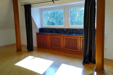 Schöne Dachgeschosswohnung in ruhiger Lage im Südostviertel 3 zimmer