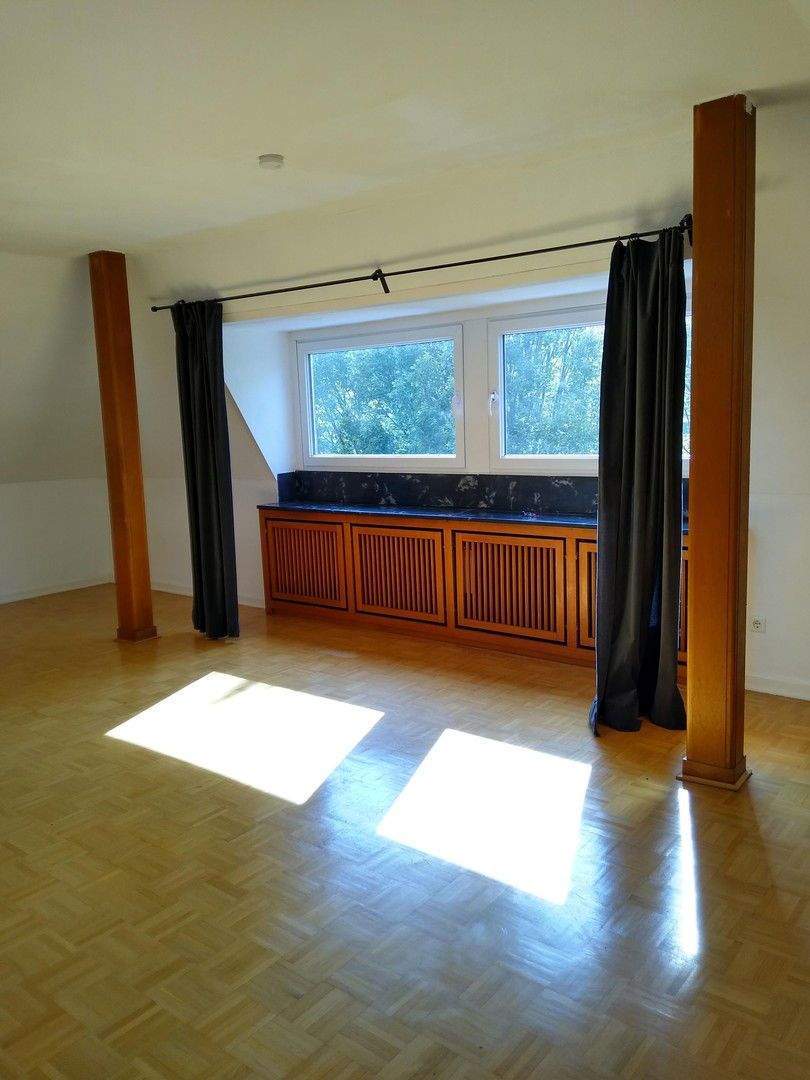 Schöne Dachgeschosswohnung in ruhiger Lage im Südostviertel 3 zimmer
