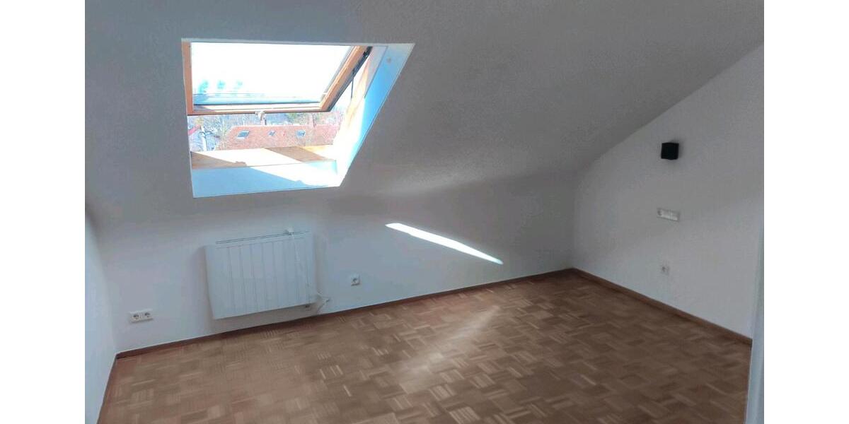 Dachgeschoßwohnung Esslingen am Neckar Pliensauvorstadt - 2.5 Zimmer, 44 m&sup2;, 840&euro; | Angebot:25839383
