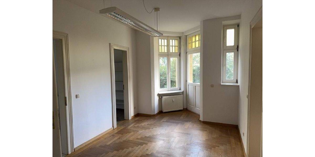 Gewerbeobjekt Gotha - 7 Zimmer, 135 m&sup2;, 1.100&euro; | Angebot:25727901