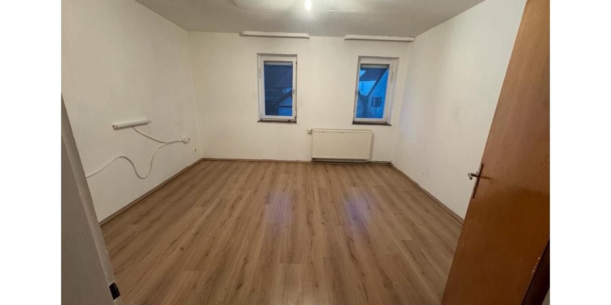 Einfamilienhaus Bad Kissingen - 6 Zimmer, 200 m&sup2;, 1.180&euro; | Angebot:25046996