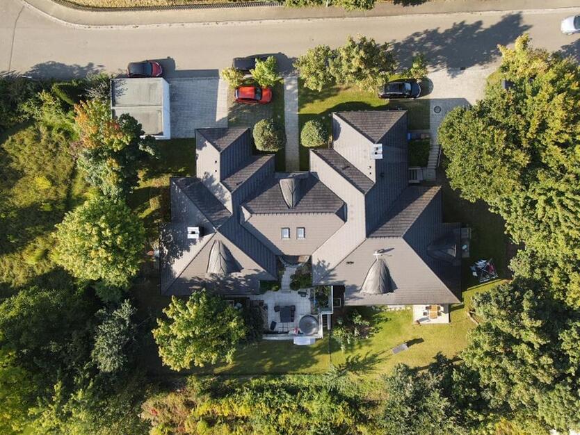 exklusiv in Walmdachvilla! 2,5-Zimmer-Maisonette-GartenWohnung mit Garage in toller Lage!