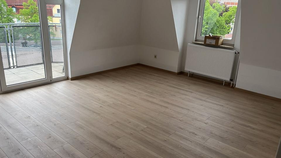 Dachgeschoßwohnung Bitterfeld-Wolfen Bitterfeld - 3 Zimmer, 70 m&sup2;, 734&euro; | Angebot:26460976